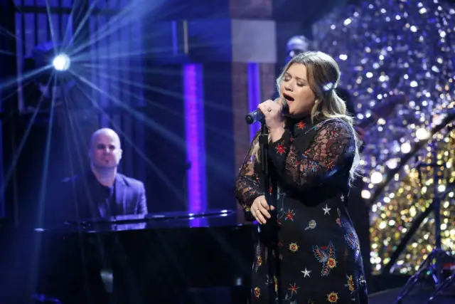 LATE NIGHT WITH SETH MEYERS -- "New Year's Eve Special" -- Pictured: Musical guest Kelly Clarkson performs during the "Late Night with Seth Meyers New Year's Eve Special", airing on December 31, 2016 -- (Photo by: Lloyd Bishop/NBC)