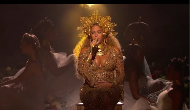 Beyonce performs 2017 Grammy