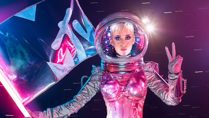Katy Perry MTV Moon Man