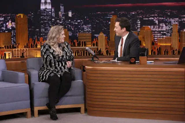 THE TONIGHT SHOW STARRING JIMMY FALLON -- Episode 0765 -- Pictured: (l-r) Singer Kelly Clarkson during an interview with host Jimmy Fallon on October 31, 2017 -- (Photo by: Andrew Lipovsky/NBC)