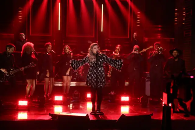 THE TONIGHT SHOW STARRING JIMMY FALLON -- Episode 0765 -- Pictured: Singer Kelly Clarkson performs "Whole Lotta Woman" on October 31, 2017 -- (Photo by: Andrew Lipovsky/NBC)