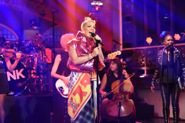 SATURDAY NIGHT LIVE -- "Kumail Nanjiani" Episode 1728 -- Pictured: P!nk performs "Beautiful Trauma" in Studio 8H on Saturday, October 14, 2017 -- (Photo by: Will Heath/NBC)