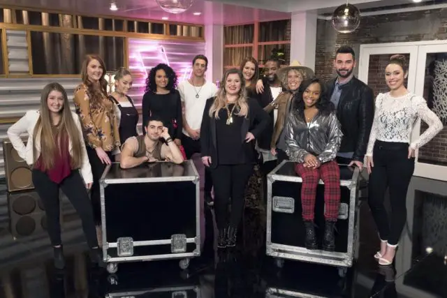 THE VOICE -- "Battle Reality" -- Pictured: Team Kelly (l-r) Alexa Cappelli, Hannah Goebel, Brynn Cartelli, Dylan Hartigan, Jamella, Jorge Eduardo, Kelly Clarkson, Amber Sauer, D.R. King, Molly Stevens, Teana Boston, Justin Kilgore, Jackie Foster -- (Photo by: Colleen Hayes/NBC)