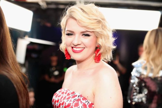 2018 E! PEOPLE'S CHOICE AWARDS -- Pictured: Maddie Poppe arrives to the 2018 E! People's Choice Awards held at the Barker Hangar on November 11, 2018 -- (Photo by: Christopher Polk/E! Entertainment)