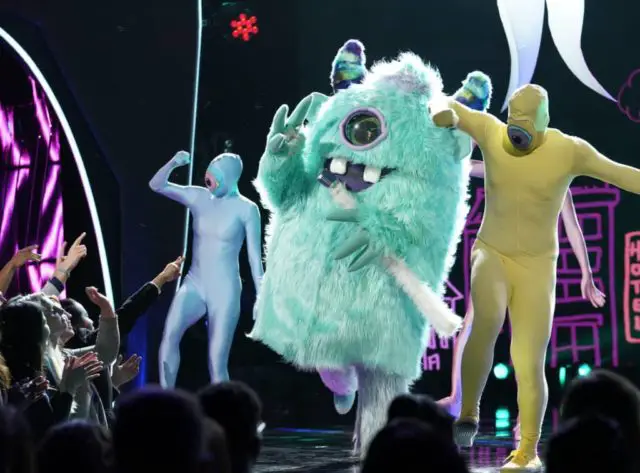 THE MASKED SINGER: Monster in the "Mask On Face Off" series premiere of THE MASKED SINGER airing Wednesday, Jan 2 (9:00-10:00 PM ET/PT) on FOX. © 2019 FOX Broadcasting. CR: Michael Becker / FOX.