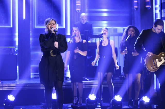 THE TONIGHT SHOW STARRING JIMMY FALLON -- Episode 1040 -- Pictured: Musical guest Kelly Clarkson performs on April 3, 2019 -- (Photo by: Andrew Lipovsky/NBC)