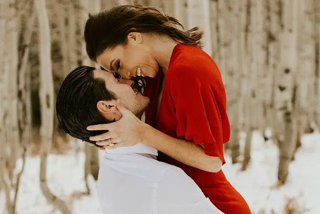 Jenna Johnson and Val Chmerkovskiy engagement photos https://app.asana.com/0/32923395333443/928233548674689/f Credit: Summer Rae