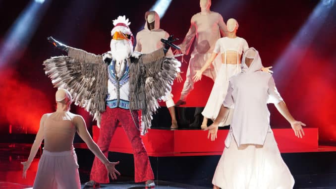 THE MASKED SINGER: The Eagle in the “Return of the Masks: Group D” episode of THE MASKED SINGER airing Wednesday, Oct. 9 (8:00-9:01 PM ET/PT) on FOX.© 2019 FOX MEDIA LLC. CR: Michael Becker / FOX.