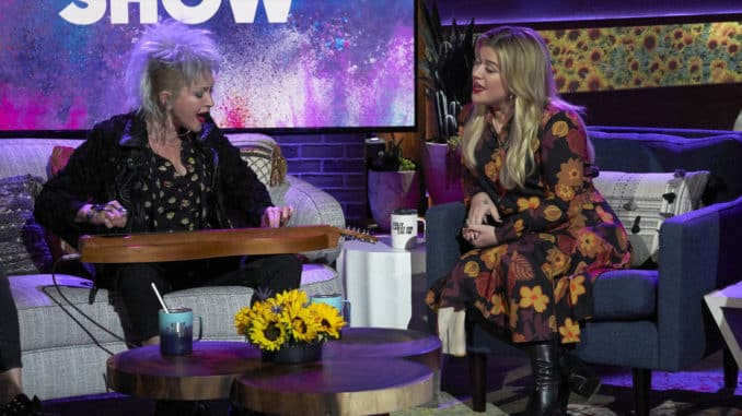 THE KELLY CLARKSON SHOW -- Episode 3033 -- Pictured: (l-r) Cyndi Lauper, Kelly Clarkson -- (Photo by: Adam Christensen /NBCUniversal)