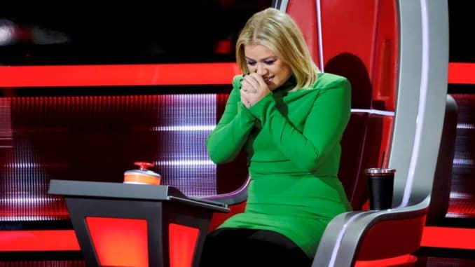 THE VOICE -- “Knockout Rounds” Episode 1713 -- Pictured: Kelly Clarkson -- (Photo by: Trae Patton/NBC)