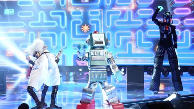 MASKED SINGER: The Robot in the Season Three premiere of THE MASKED SINGER airing Sunday, Feb. 2 (10:30-11:40 PM ET/7:30-8:40 PM PT live to all time zones) on FOX, following SUPER BOWL LIV. THE MASKED SINGER will then make its time period premiere on Wednesday, Feb. 5 (8:00-9:00 PM ET/PT). © 2019 FOX MEDIA LLC. CR: Greg Gayne/FOX.