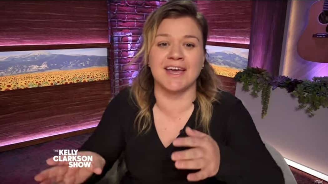 Kelly Clarkson Back In Los Angeles Without Her Wedding Ring Video