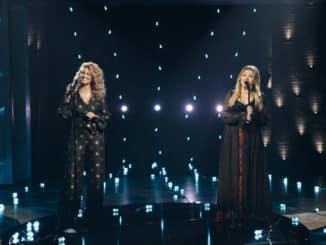 THE KELLY CLARKSON SHOW -- Episode 4045 -- Pictured: (l-r) Tori Kelly, Kelly Clarkson -- (Photo by: Weiss Eubanks/NBCUniversal)