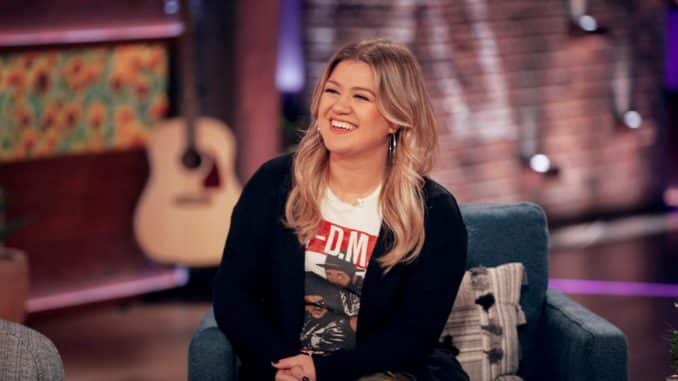 THE KELLY CLARKSON SHOW -- Episode 4050 -- Pictured: Kelly Clarkson -- (Photo by: Weiss Eubanks/NBCUniversal)