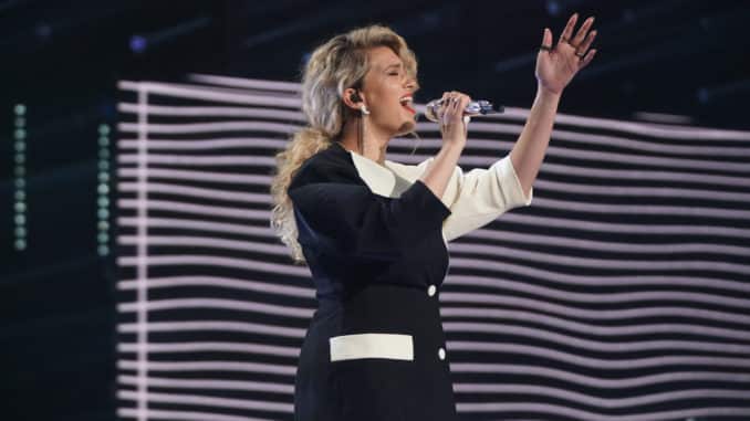 AMERICAN IDOL – “411 (All Star Duets and Solos)” – Following Sunday’s kickoff to the All Star Duet round, “American Idol” continues the two-night event on MONDAY, APRIL 5 (8:00-10:00 p.m. EDT), on ABC. (ABC/Eric McCandless) TORI KELLY