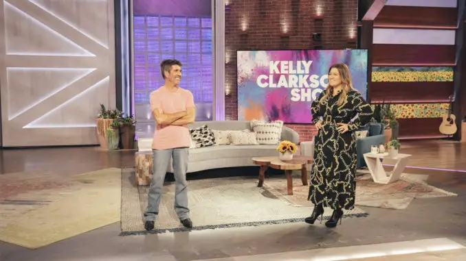 THE KELLY CLARKSON SHOW -- Episode 4174 -- Pictured: (l-r) Simon Cowell, Kelly Clarkson -- (Photo by: Weiss Eubanks/NBCUniversal)