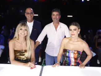 AMERICA'S GOT TALENT -- "Quarterfinals Results 2" Episode 1612 -- Pictured: (l-r) Heidi Klum, Howie Mandel, Simon Cowell, Sofia Vergara -- (Photo by: Trae Patton/NBC)