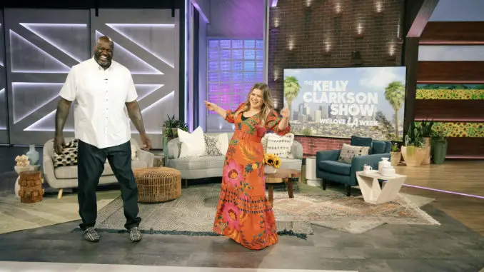THE KELLY CLARKSON SHOW -- Episode 1016 -- Pictured: (l-r) Shaquille O'Neal, Kelly Clarkson -- (Photo by: Weiss Eubanks/NBCUniversal)