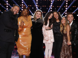 THE VOICE -- "Live Top 13 Eliminations" Episode 2115B -- Pictured: (l-r) Jeremy Rosado, Gymani, Kelly Clarkson, Hailey Mia, Girl Named Tom -- (Photo by: Trae Patton/NBC)