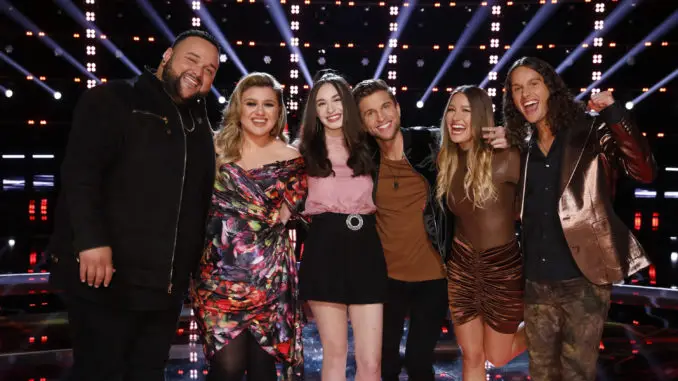 THE VOICE -- "Live Top 11 Eliminations” Episode 2116B -- Pictured: (l-r) Jeremy Rosado, Kelly Clarkson, Hailey Mia, Girl Named Tom -- (Photo by: Trae Patton/NBC)