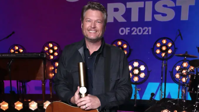 2021 PEOPLE'S CHOICE AWARDS -- Pictured: Blake Shelton, recipient of The Country Artist of 2021 award, poses on stage during the 2021 People's Choice Awards held at the Barker Hangar, Santa Monica, on December 7, 2021 -- (Photo by: Todd Williamson/E! Entertainment/NBC)