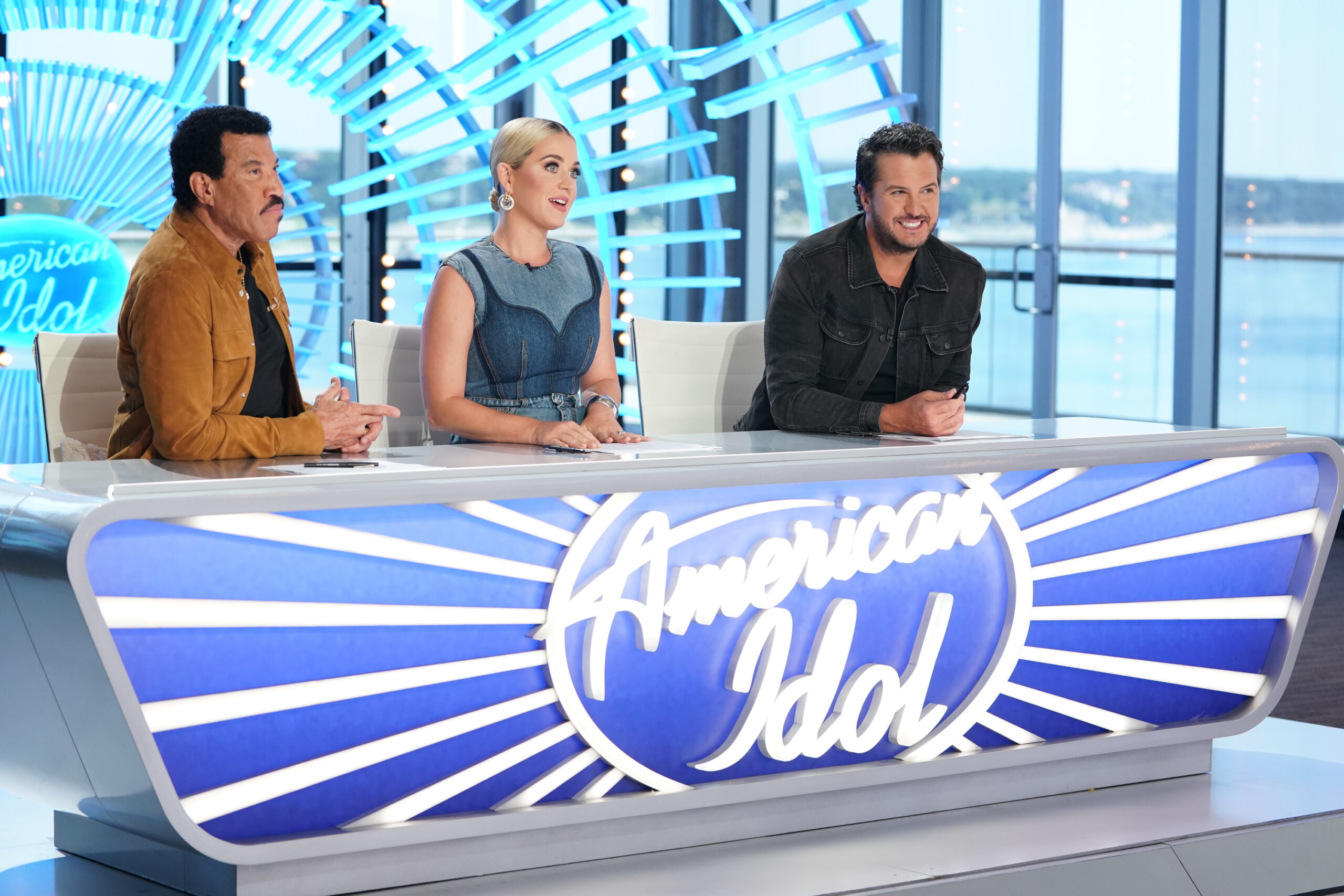 American Idol Premieres, Carter Rubin Opens For Blake Shelton