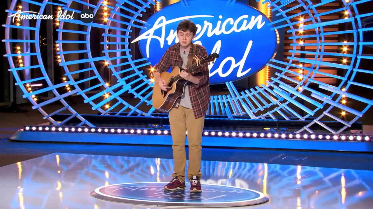 American Idol 2022 Fritz Phillip Phillips Fan