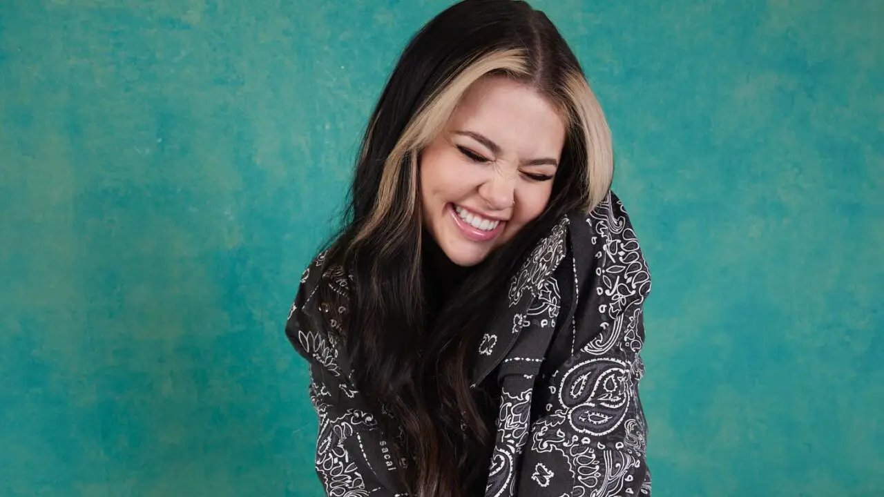 Lauren Spencer-Smith Drops “Flowers” Another Heartbreak Anthem