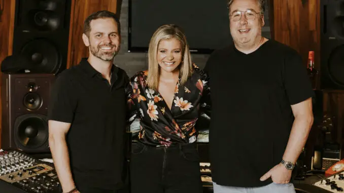 Lauren Alaina signs with Big Loud Records