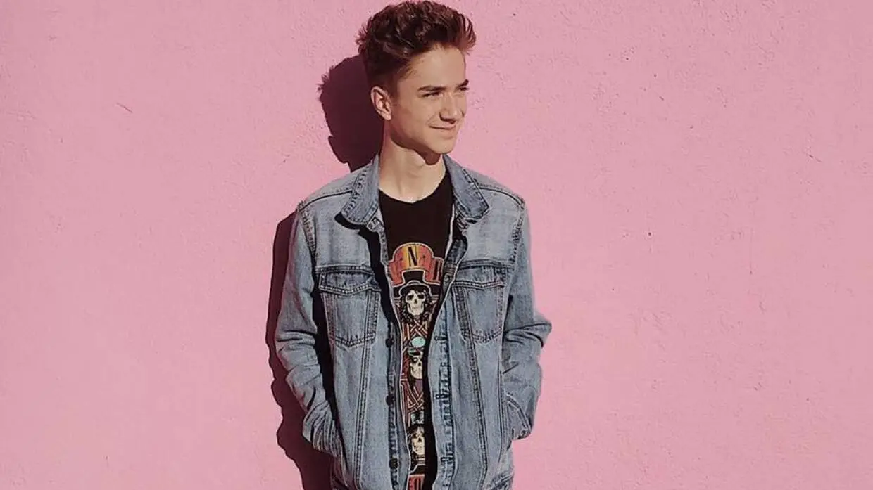 Headlines: Daniel Seavey Tour, Voice Alums Meet Biden