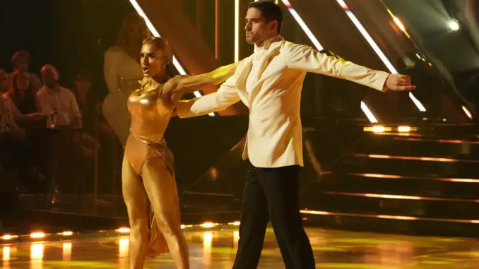 DANCING WITH THE STARS - “Bond Night” – (ABC/Eric McCandless)JESSIE JAMES DECKER, ALAN BERSTEN