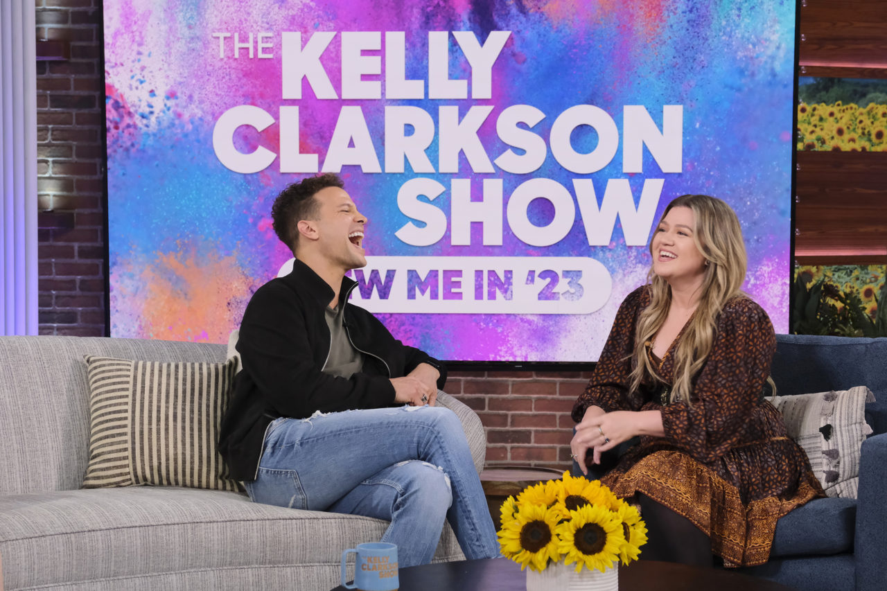Card Shark Kelly Clarkson Beat Justin Guarini Every Time! (Video)