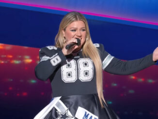 Kelly Clarkson NFL Honors