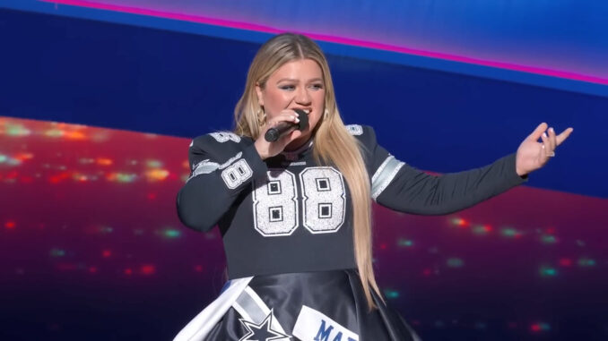 Kelly Clarkson NFL Honors
