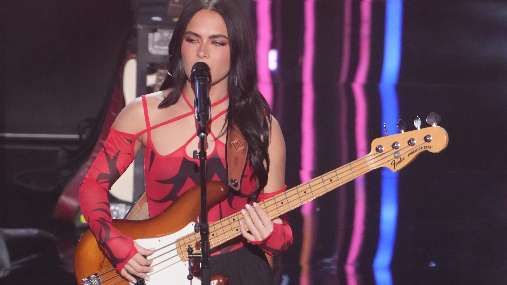 American Idol Watch Kaeyra Ditch the Piano for an Electric Guitar