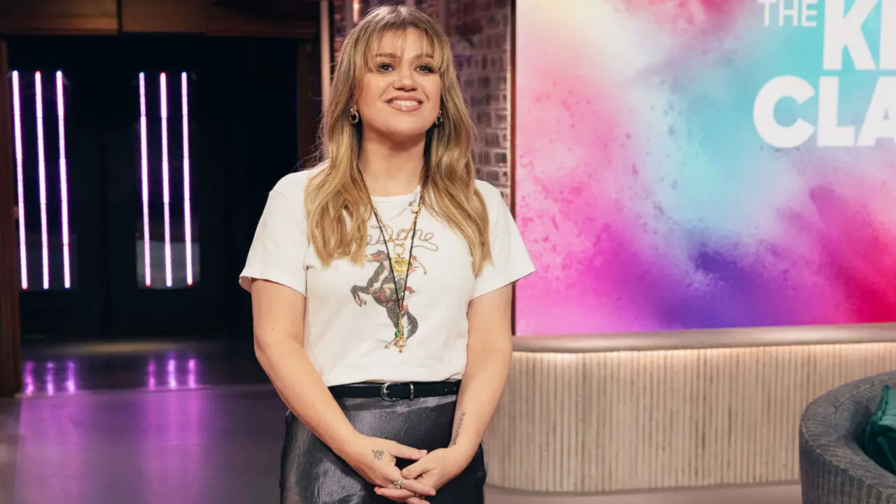 Kelly Clarkson’s Ex Overcharged Her, Ordered to Return Millions