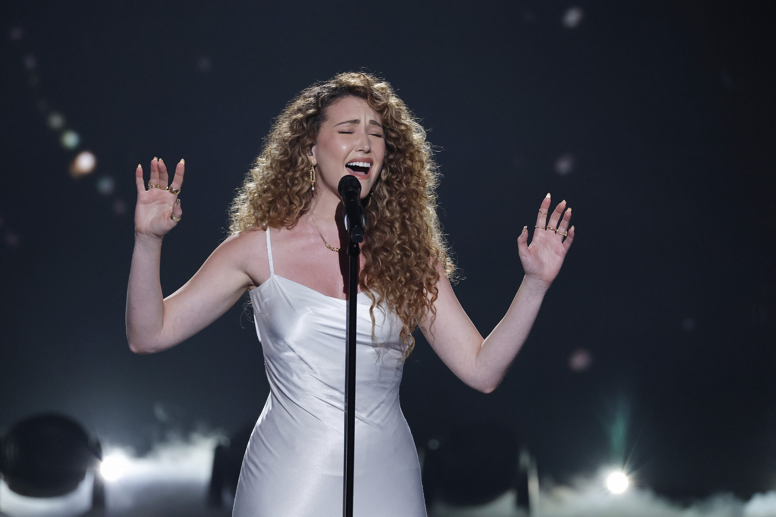 Loren Allred stuns AGT Fantasy League audience with reworked "Never Enough"
