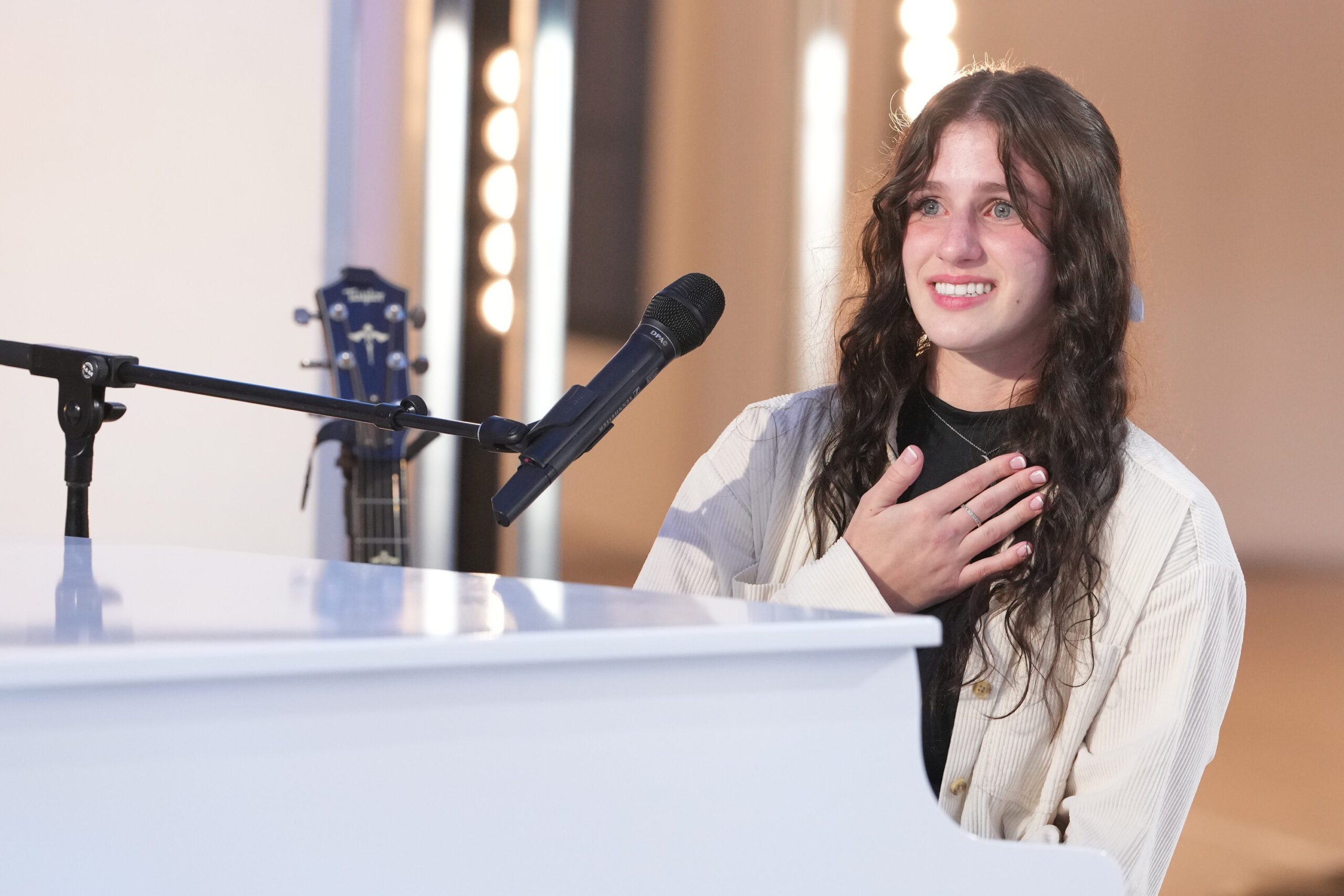 American Idol Abi Carter Earns Platinum Ticket with Billie Eilish