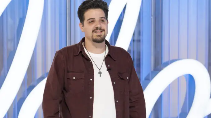 American Idol Singing Barber Noah Peters Gives Colin Stough a Trim!