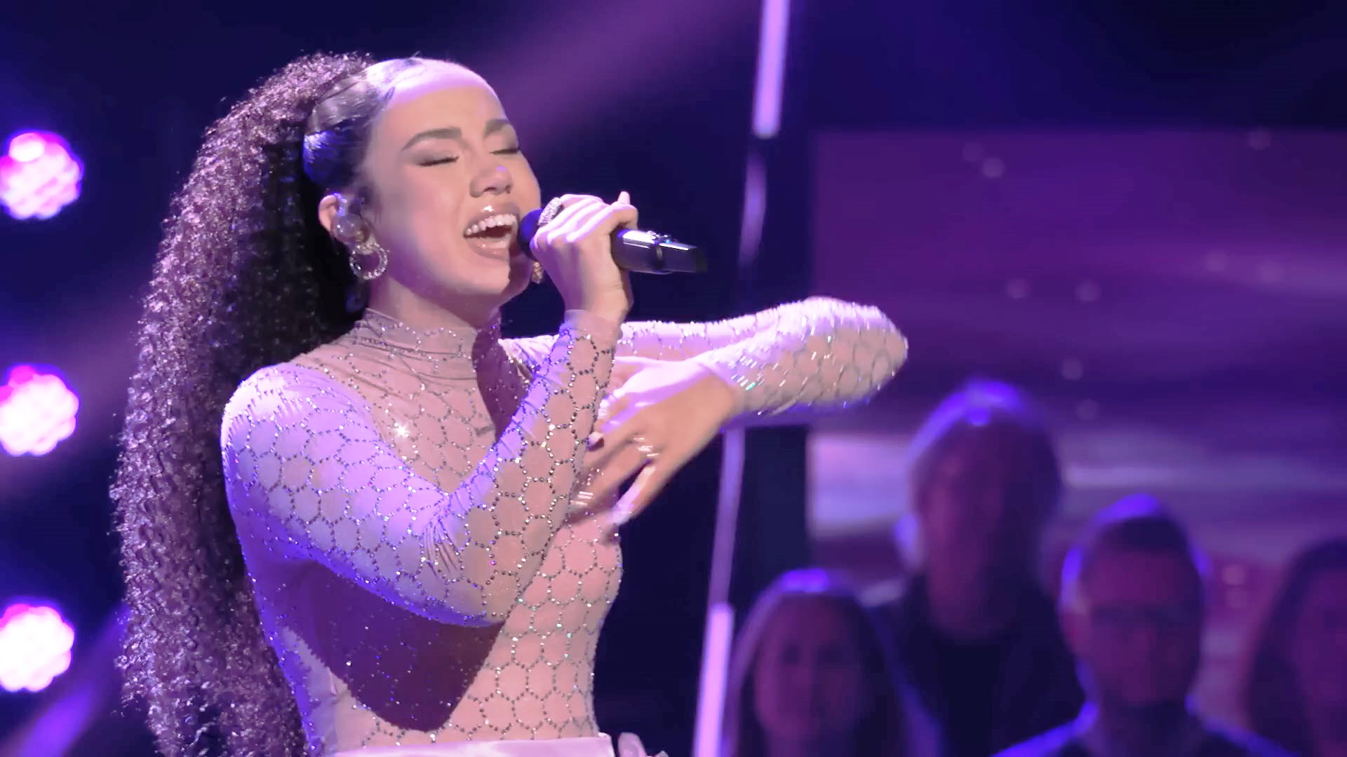 The Voice 25 Serenity Arce Sings a Mesmerizing Selena Gomez Cover