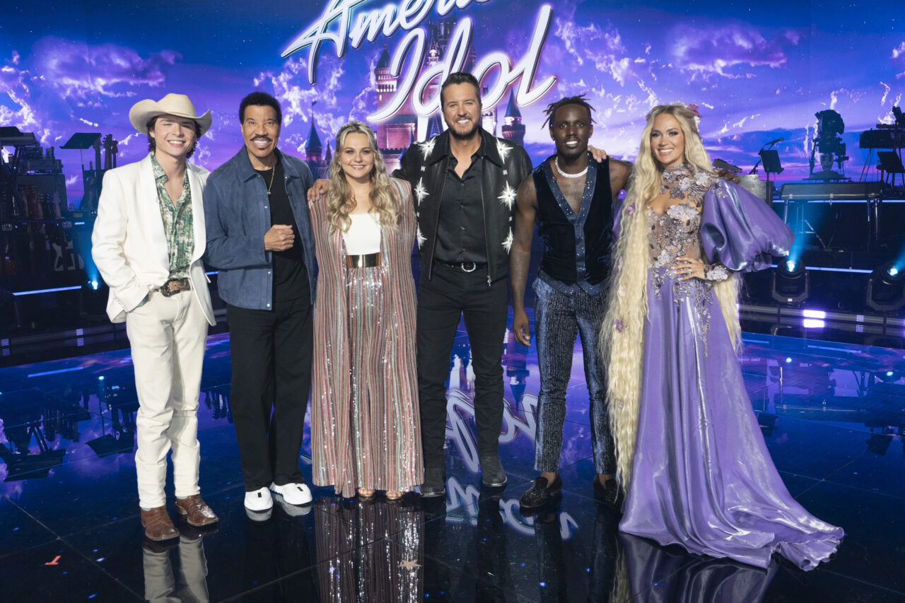 JOHN FOSTER, LIONEL RICHIE, BREANNA NIX, LUKE BRYAN, JAMAL ROBERTS, CARRIE UNDERWOOD - American Idol 2025 Top 3